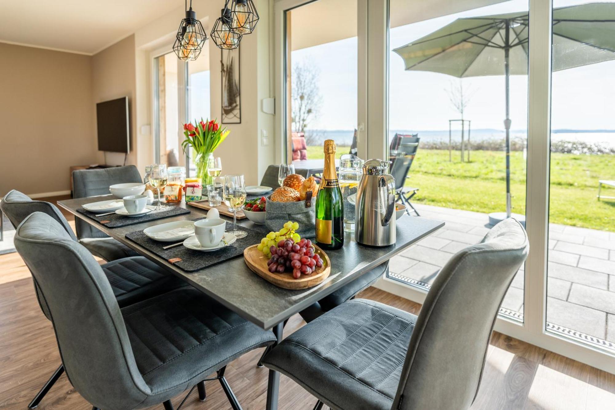 Hangar 19 Luxusbungalow Am See H8 Schwerin  Ngoại thất bức ảnh