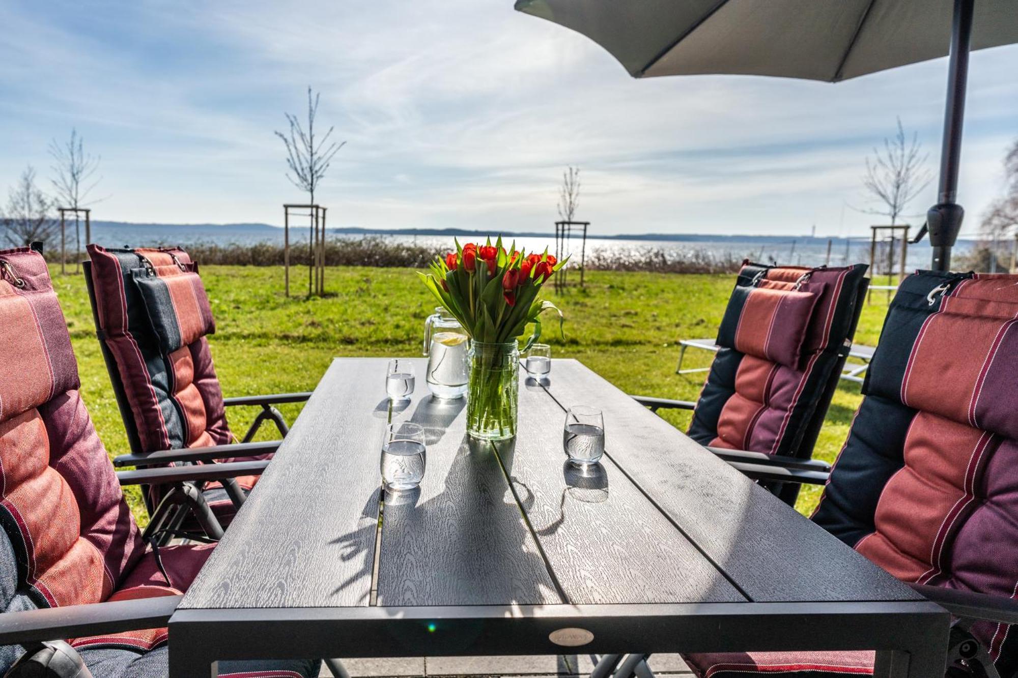 Hangar 19 Luxusbungalow Am See H8 Schwerin  Ngoại thất bức ảnh