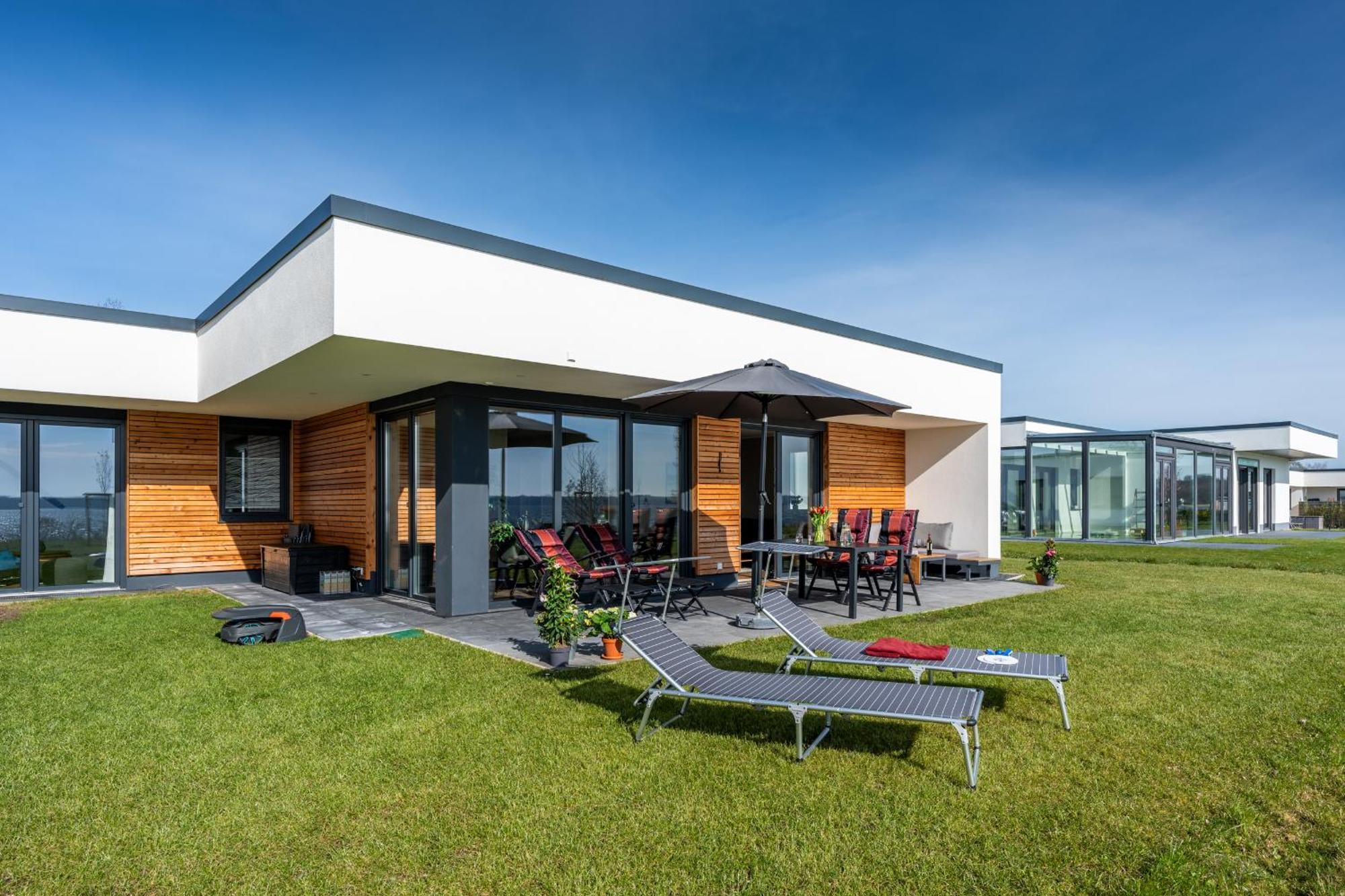 Hangar 19 Luxusbungalow Am See H8 Schwerin  Ngoại thất bức ảnh