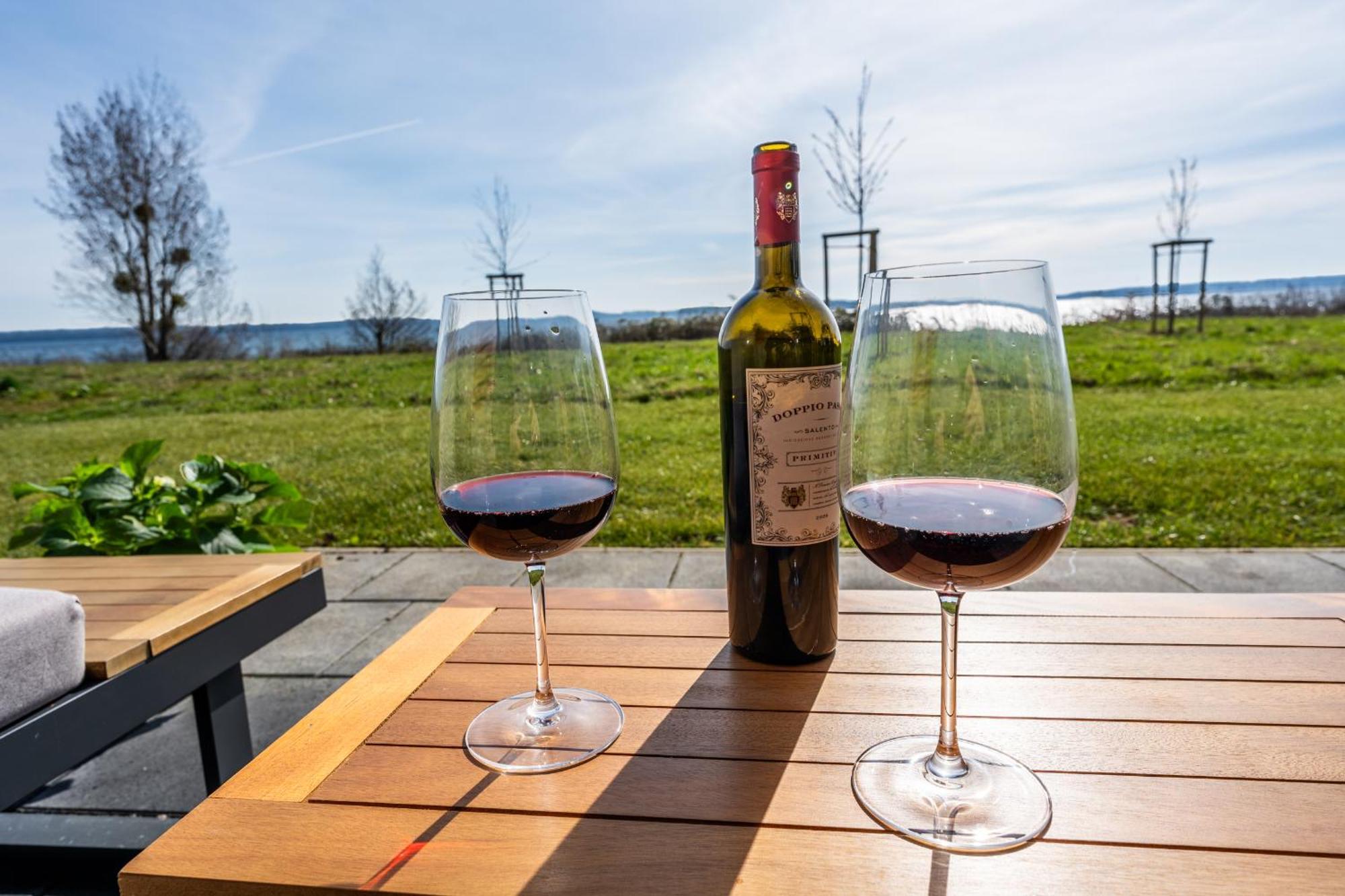 Hangar 19 Luxusbungalow Am See H8 Schwerin  Ngoại thất bức ảnh