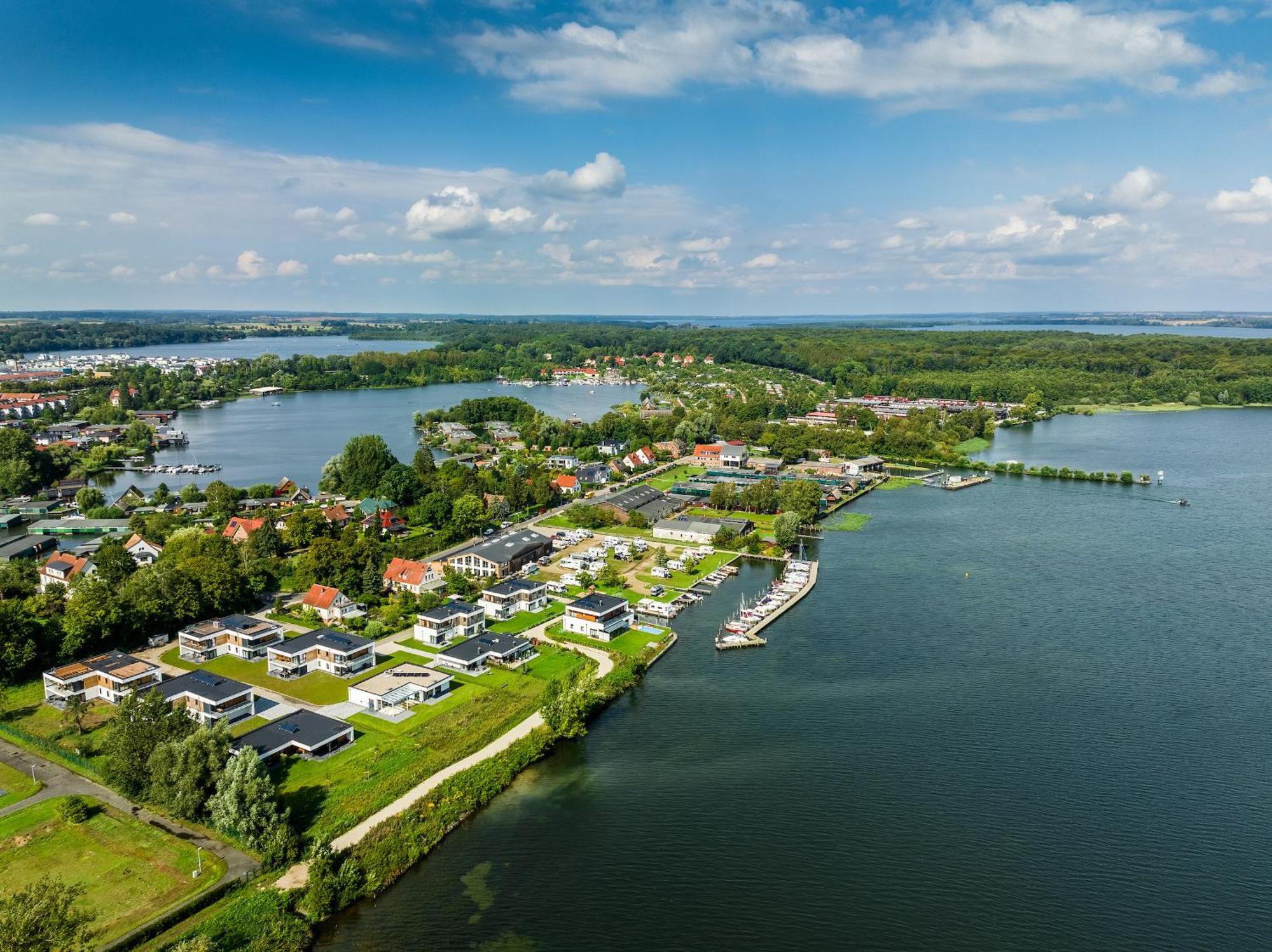 Hangar 19 Luxusbungalow Am See H8 Schwerin  Ngoại thất bức ảnh